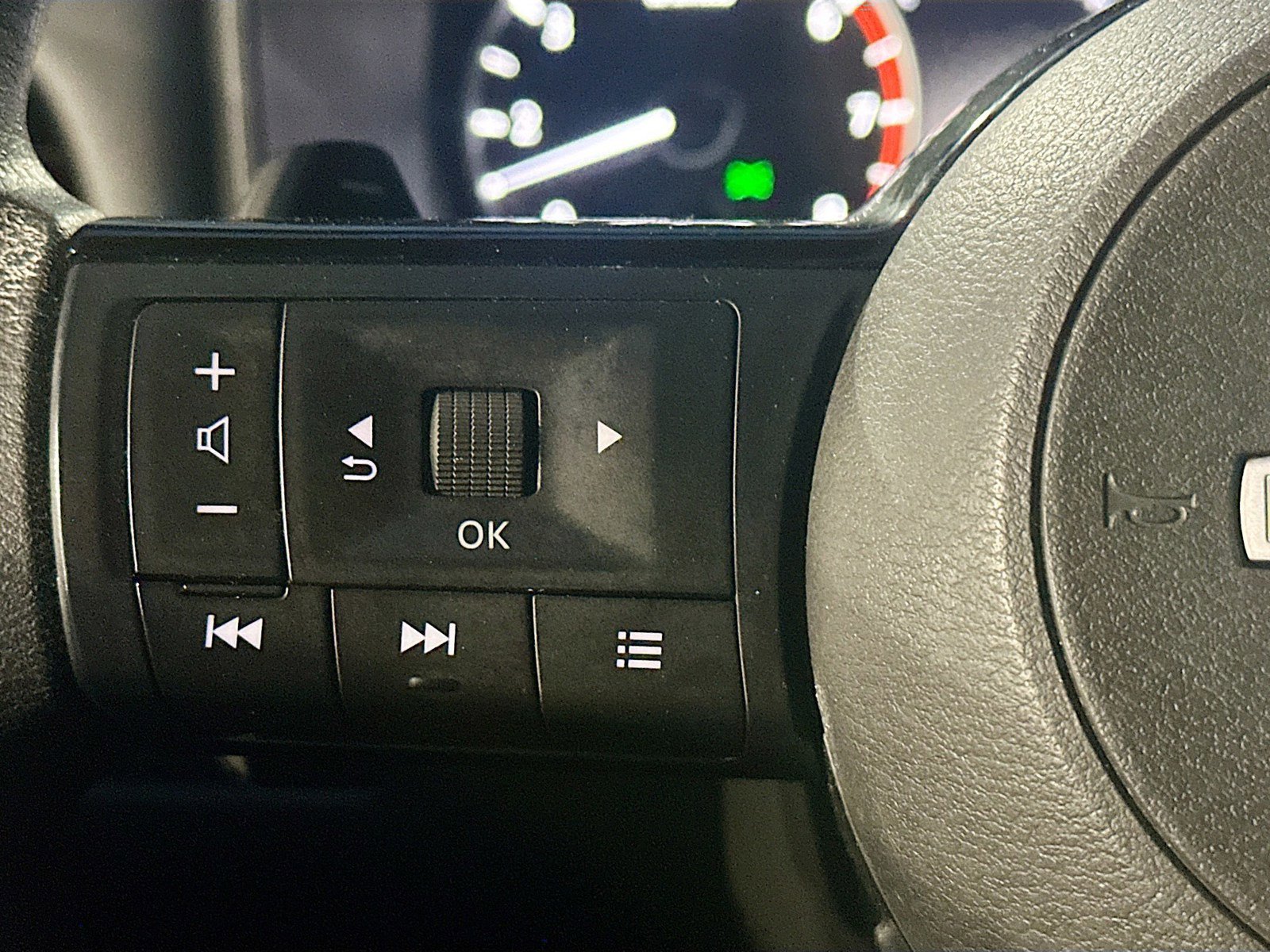 Used 2022 Nissan Rogue SV AWD/4WD image 10