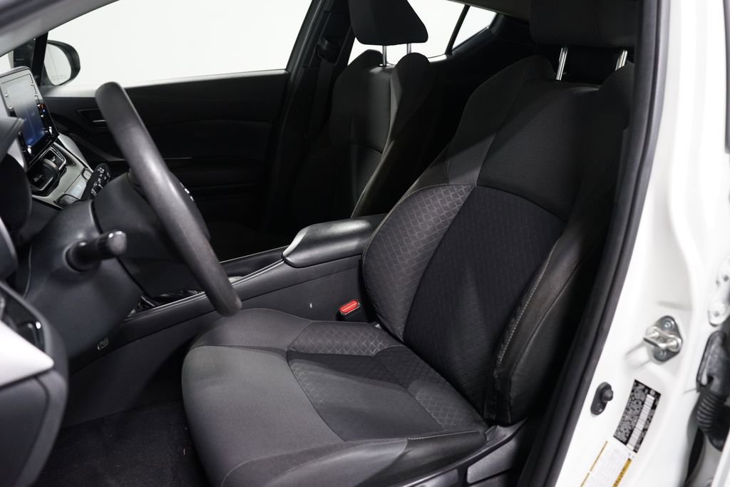 Used 2020 Toyota C-HR LE FWD image 6