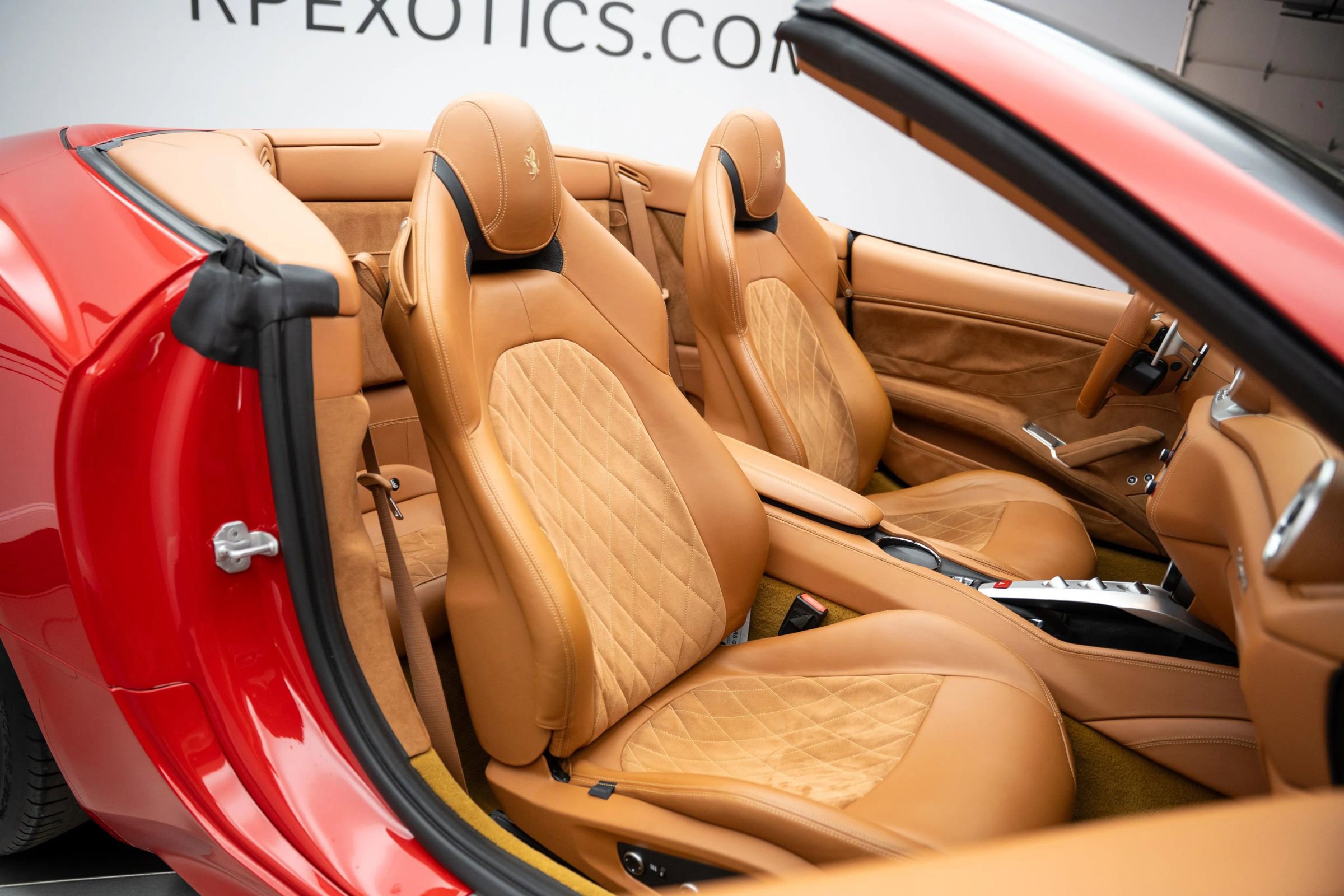 Used 2015 Ferrari California T image 31