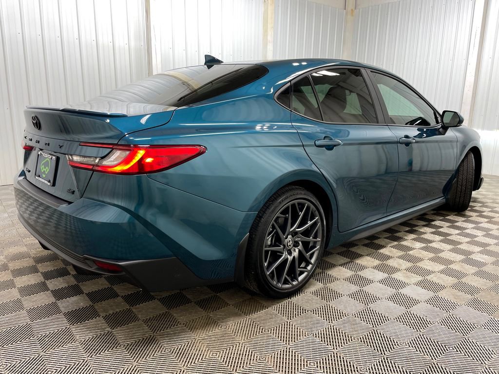 Used 2025 Toyota Camry SE image 15