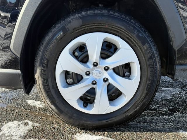 Used 2025 Toyota RAV4 LE image 10