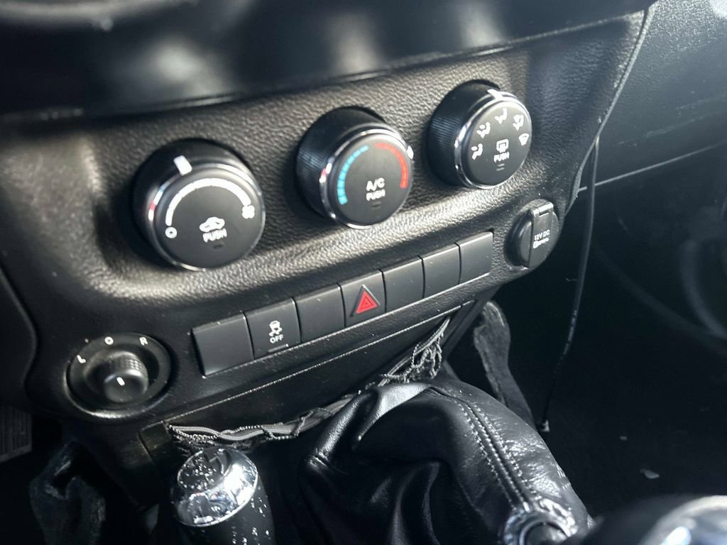 Used 2012 Jeep Wrangler Unlimited Sport image 28