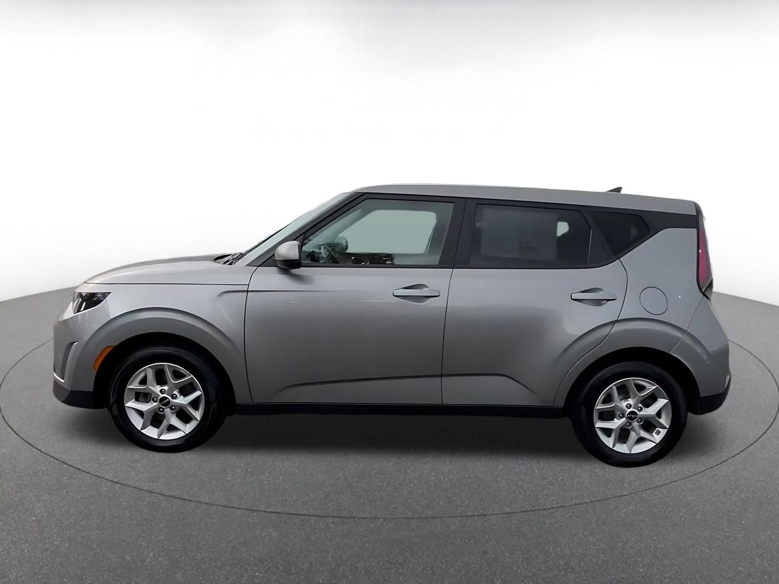Used 2025 Kia Soul LX w/ LX Technology Package FWD image 8