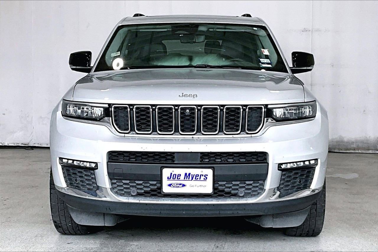 Used 2023 Jeep Grand Cherokee L Limited w/ Luxury Tech Group II image 3