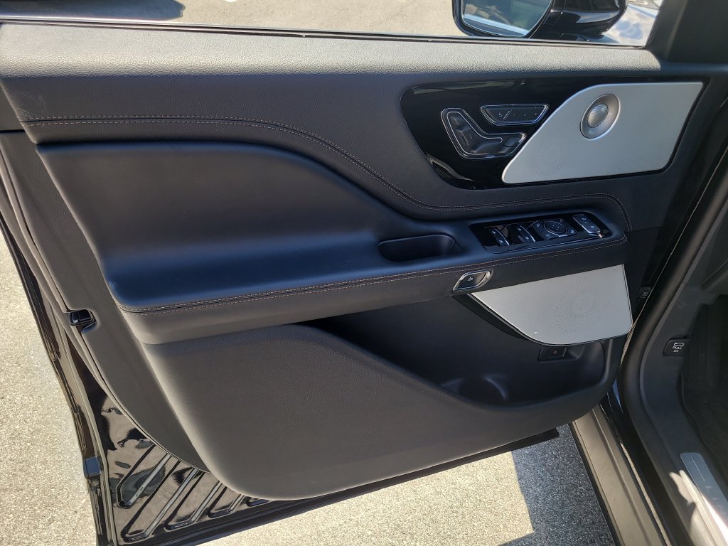 Certified 2025 Lincoln Aviator Black Label AWD/4WD image 16