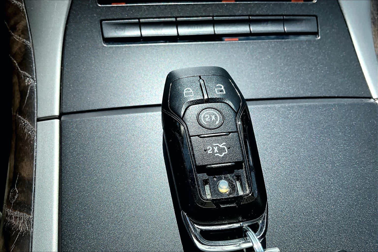 Used 2016 Lincoln MKX Reserve FWD image 15