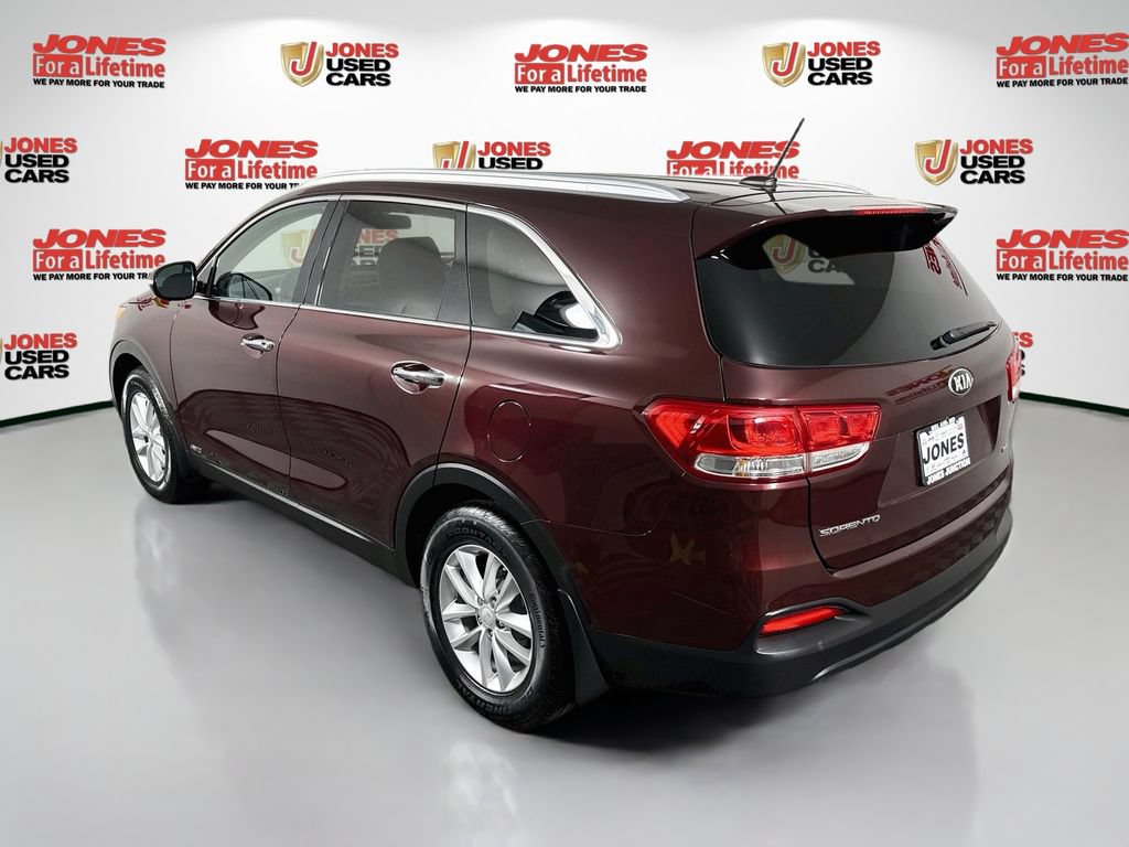 Used 2017 Kia Sorento AWD image 2