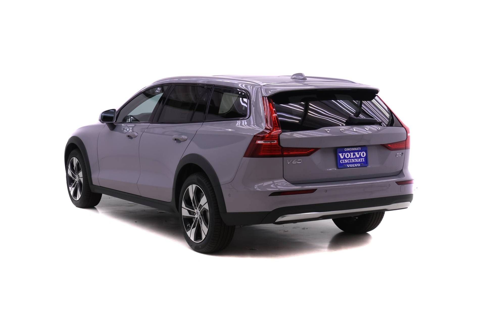New 2026 Volvo V60 B5 Cross Country Plus w/ Climate Package AWD/4WD image 5