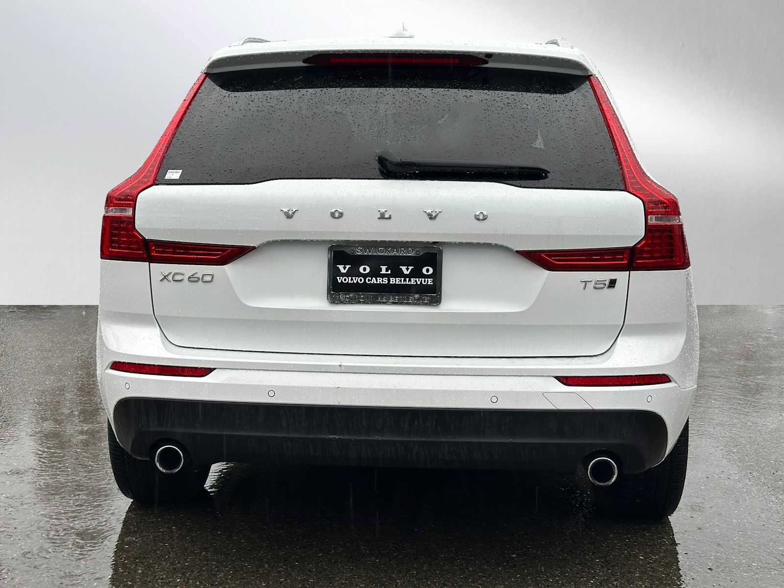 Used 2020 Volvo XC60 T5 Momentum image 4