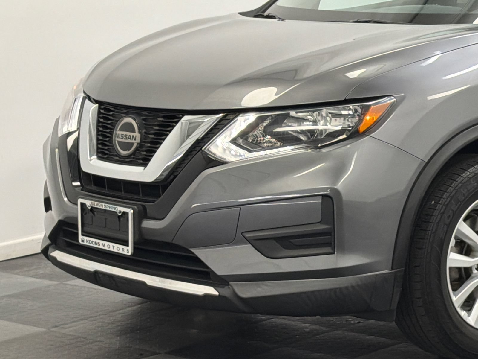 Used 2020 Nissan Rogue S w/ Special Edition Package AWD/4WD image 2