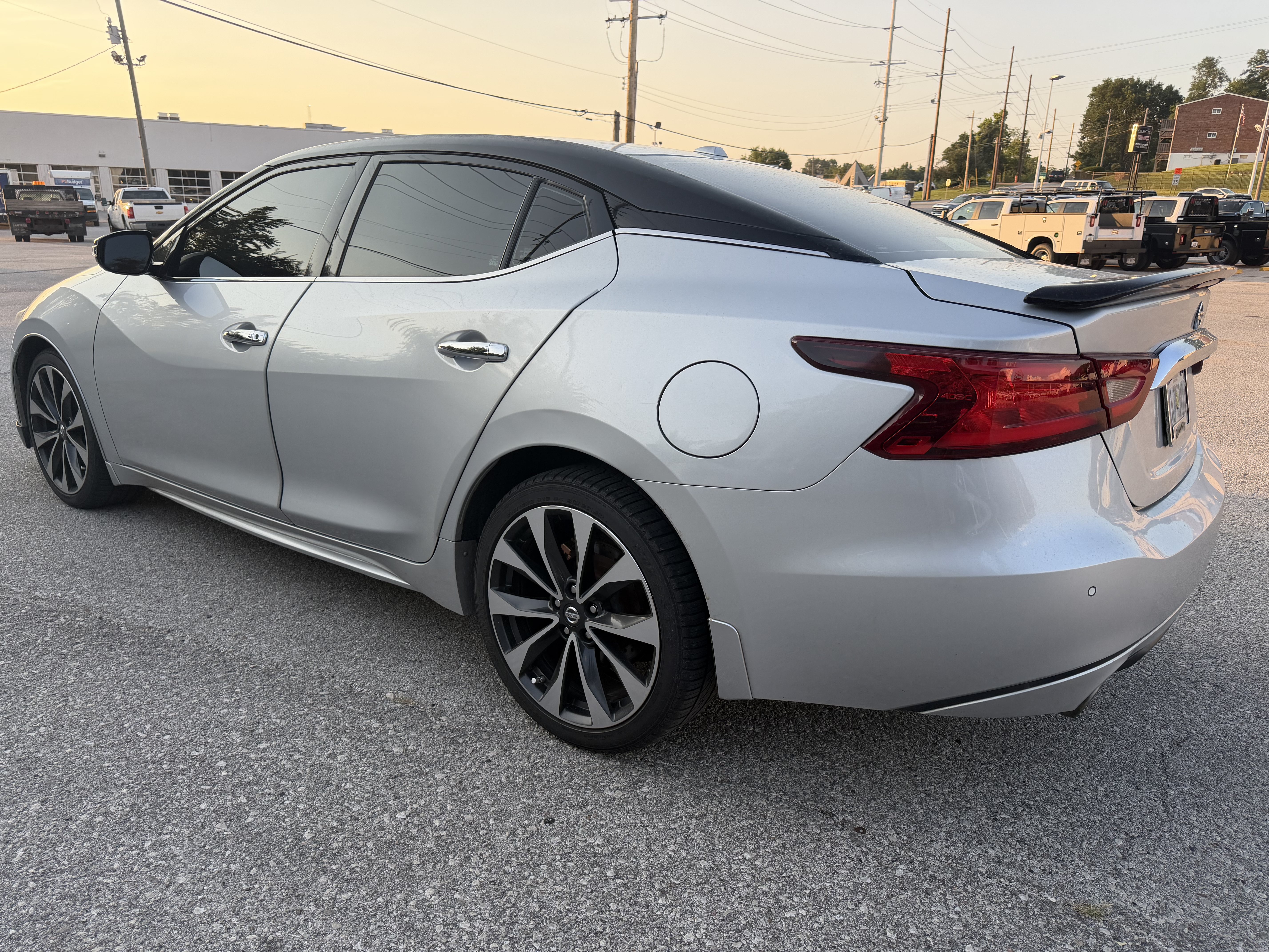 Used 2016 Nissan Maxima SR FWD image 5