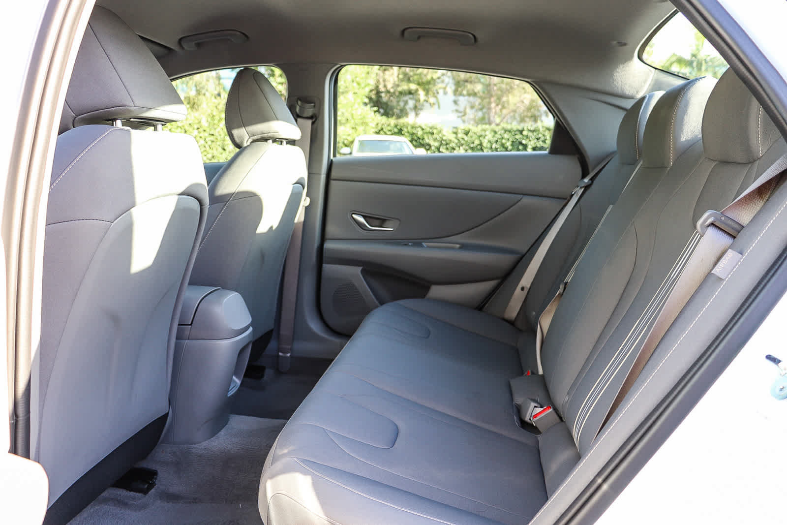 Used 2025 Hyundai Elantra SEL FWD image 19