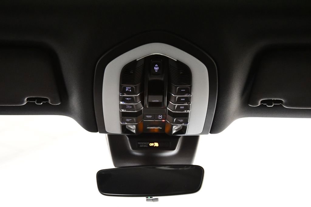 Used 2025 Porsche Macan Turbo image 20