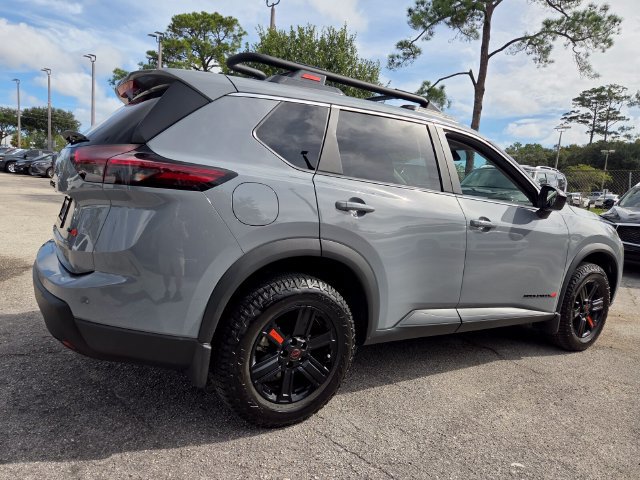 Used 2025 Nissan Rogue SV AWD/4WD image 7