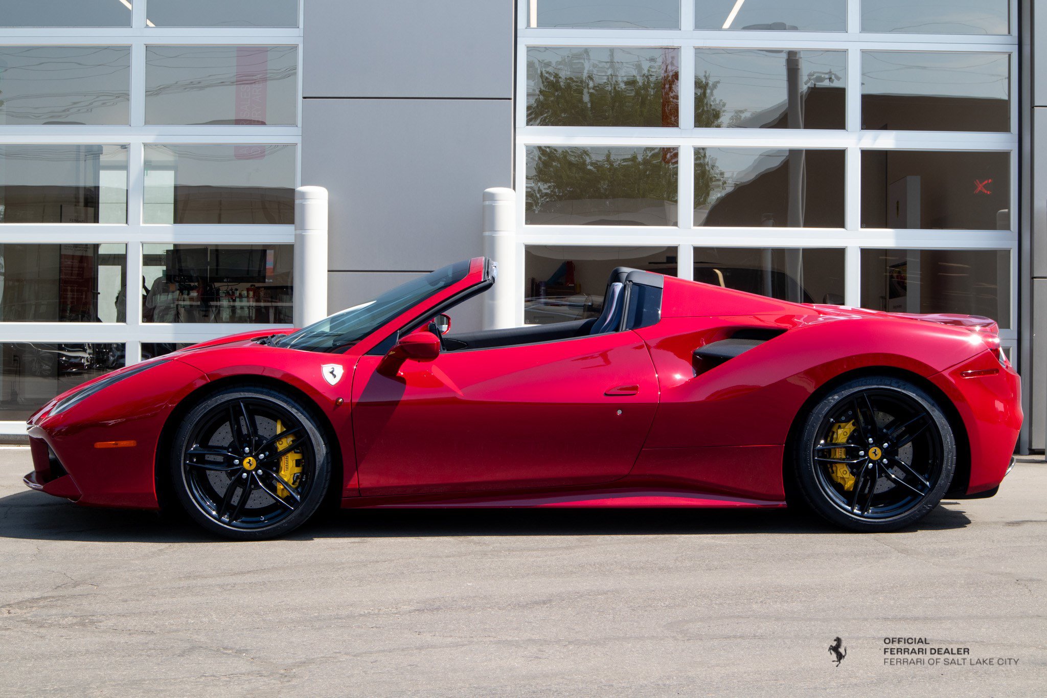 Used 2019 Ferrari 488 Spider RWD image 2