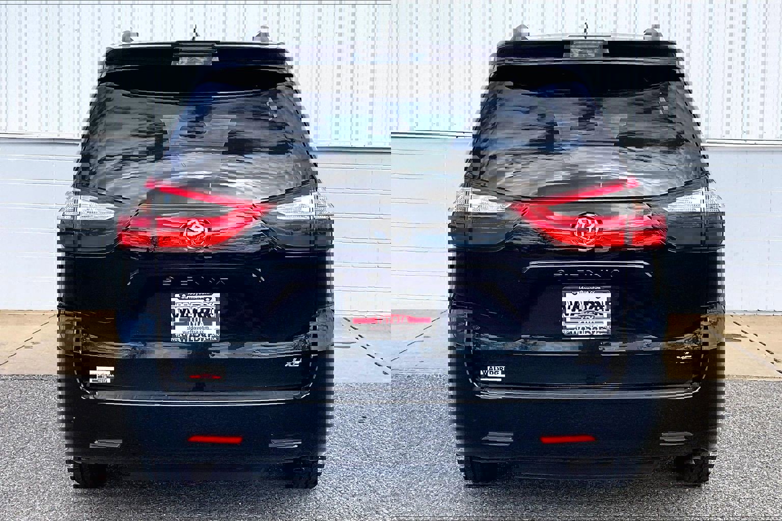 Used 2019 Toyota Sienna XLE image 5