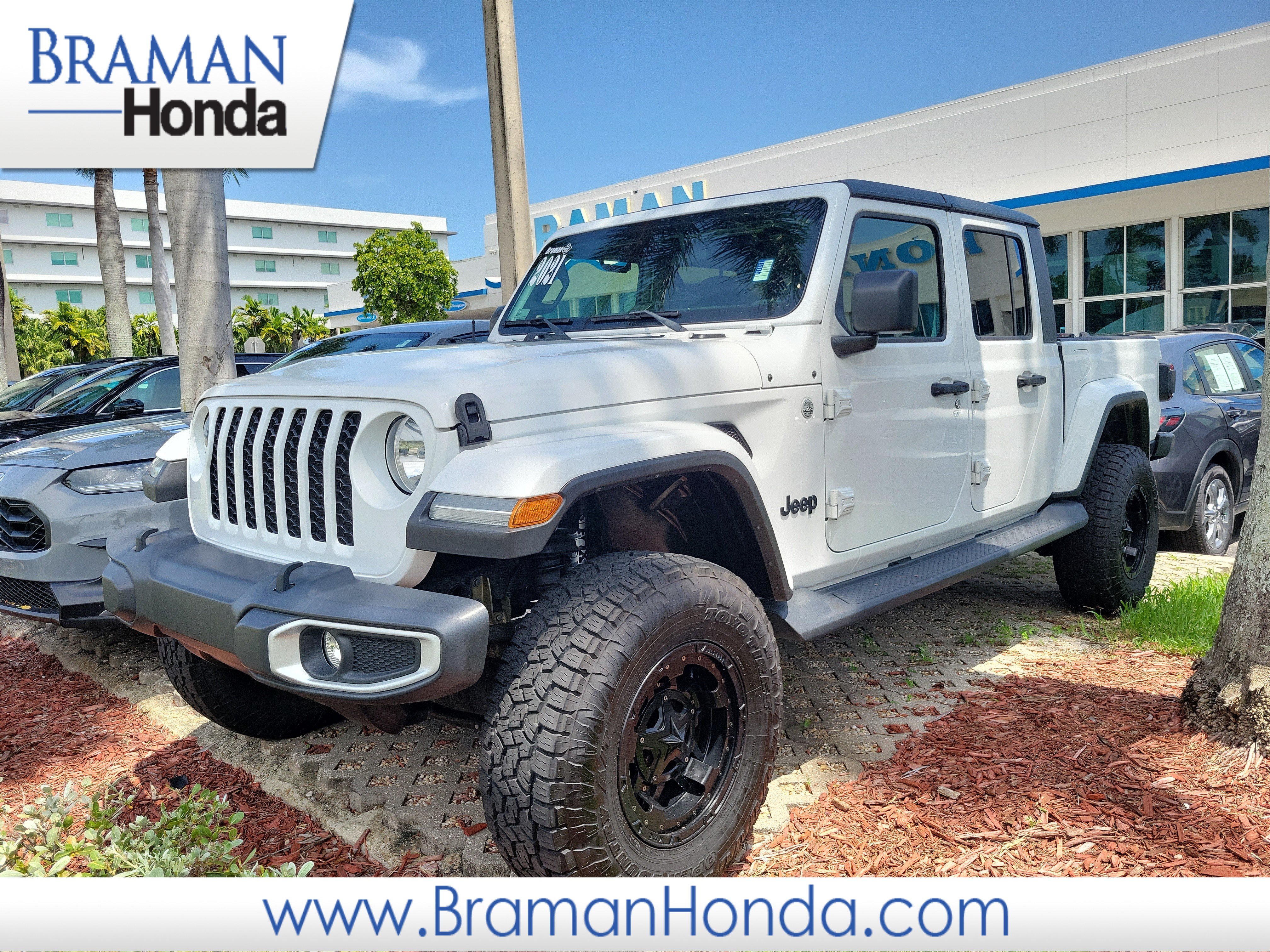Used 2021 Jeep Gladiator Sport AWD/4WD image 1