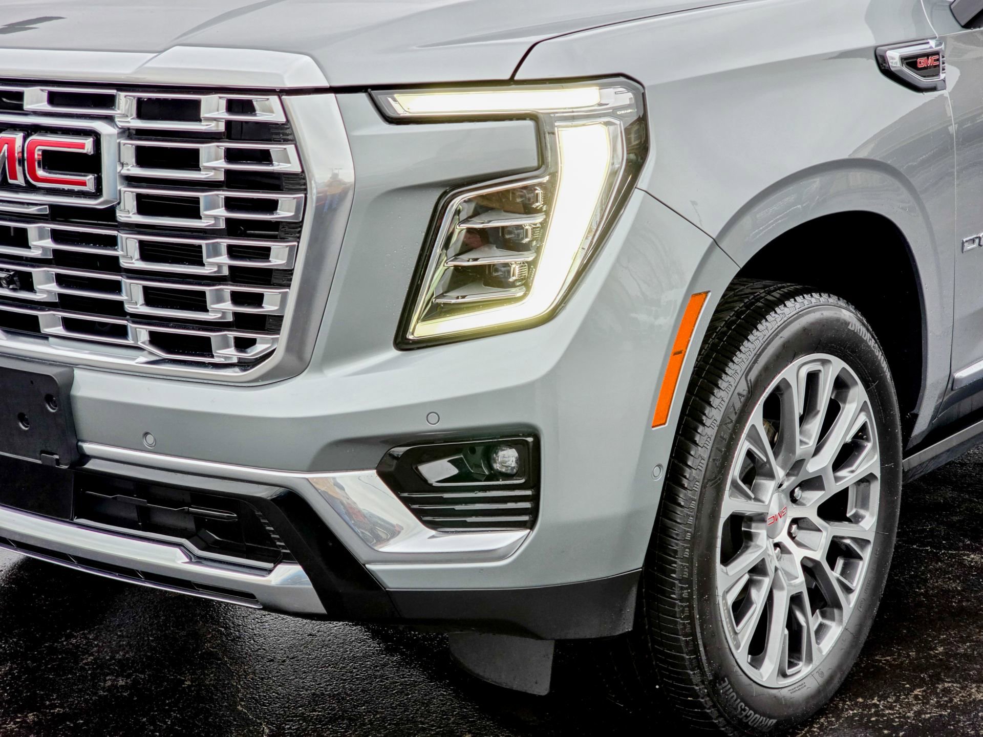 Used 2025 GMC Yukon XL Denali w/ Sun & Power Step Package image 5