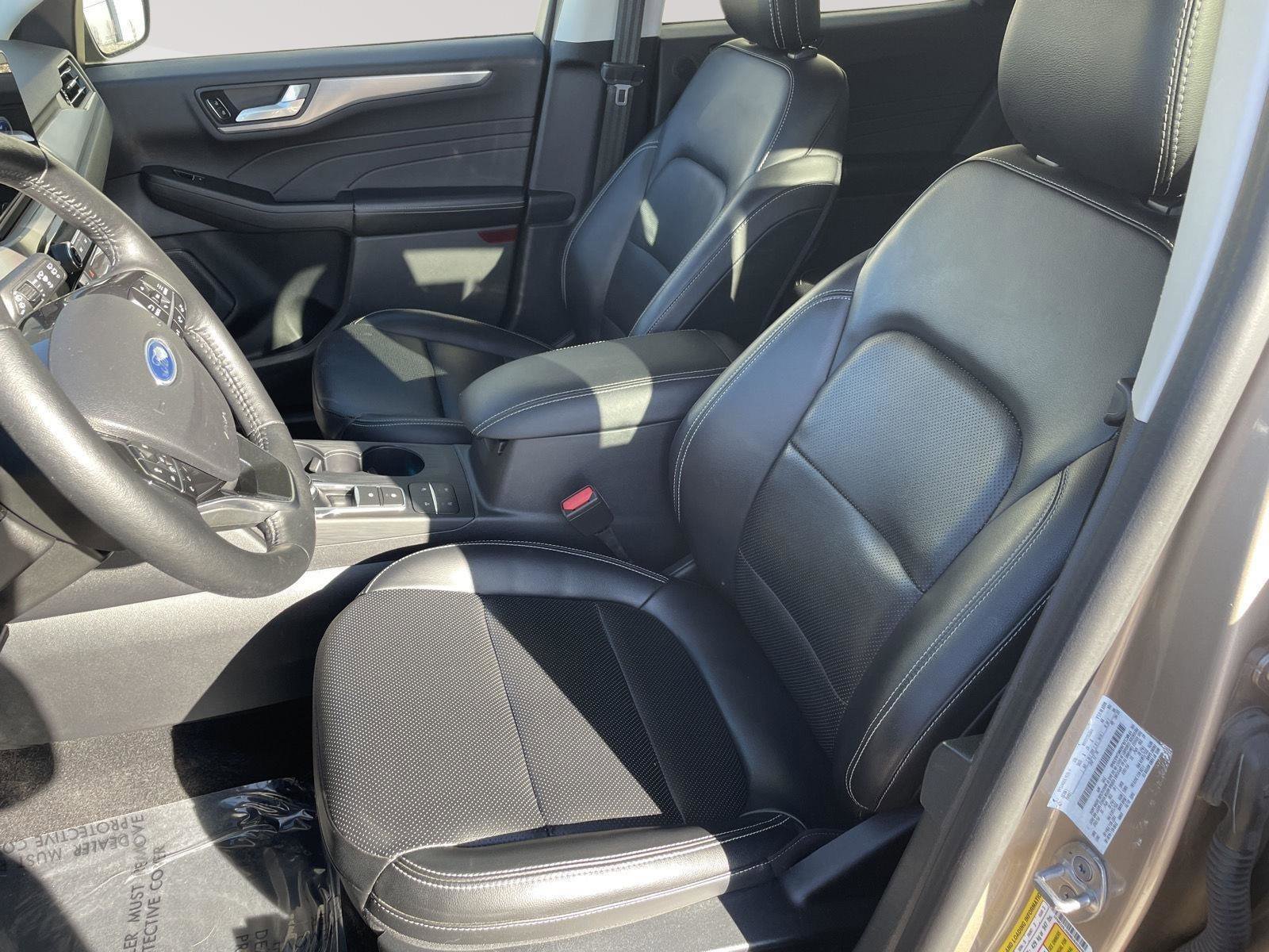 Used 2021 Ford Escape Titanium w/ Class II Trailer Tow Package image 9