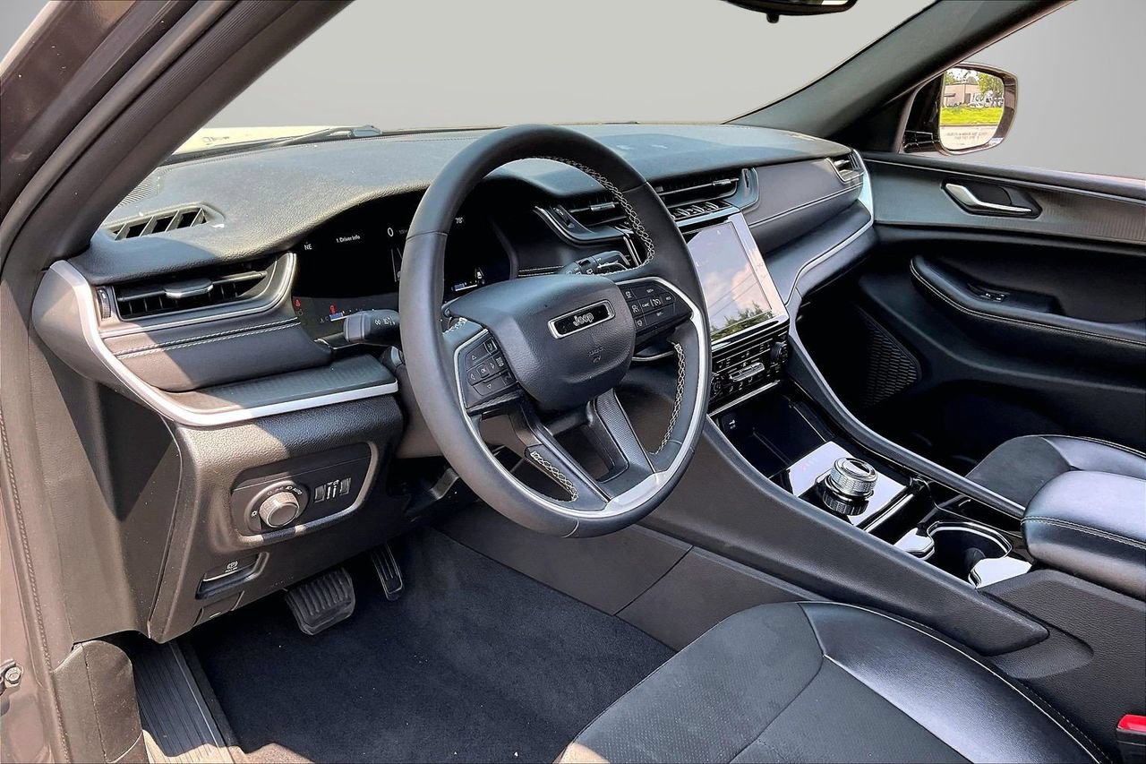 Certified 2023 Jeep Grand Cherokee Altitude AWD/4WD image 19