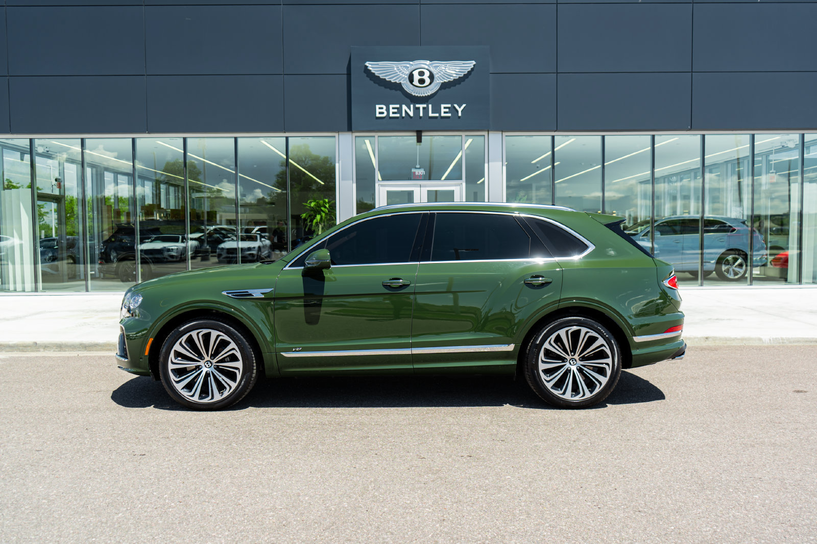 Certified 2022 Bentley Bentayga AWD/4WD image 5