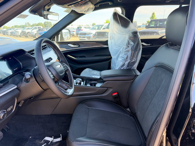 New 2026 Jeep Grand Cherokee Altitude AWD/4WD image 12