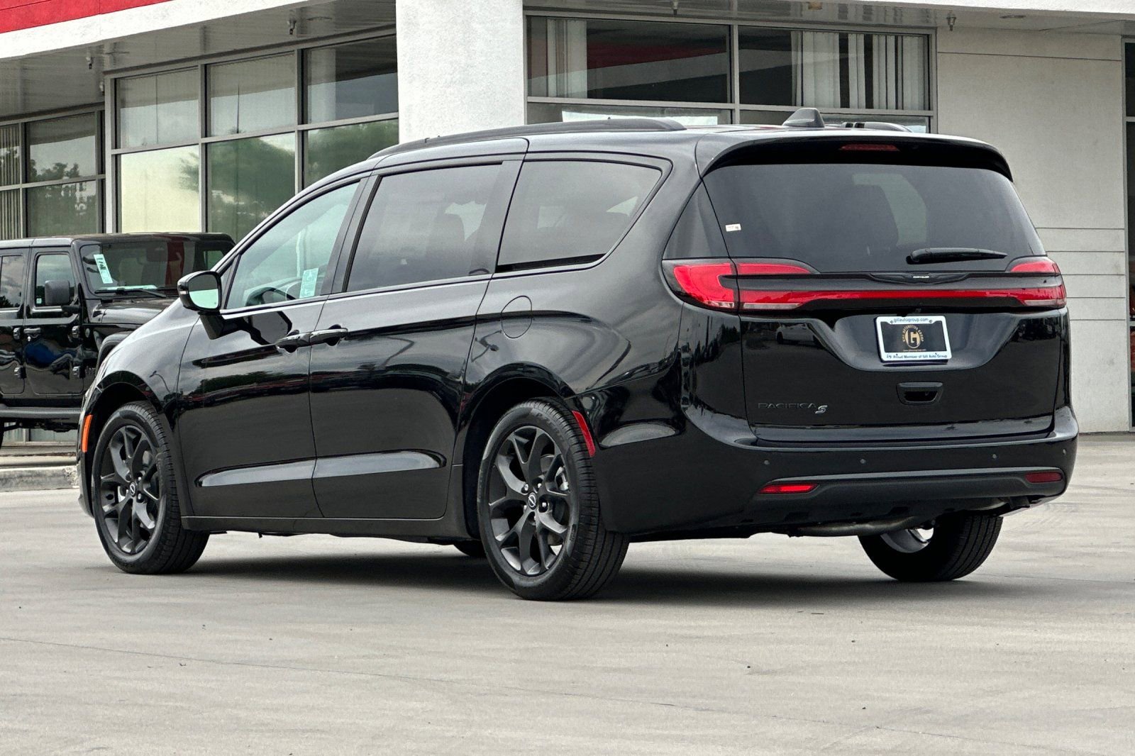 New 2026 Chrysler Pacifica Select image 4