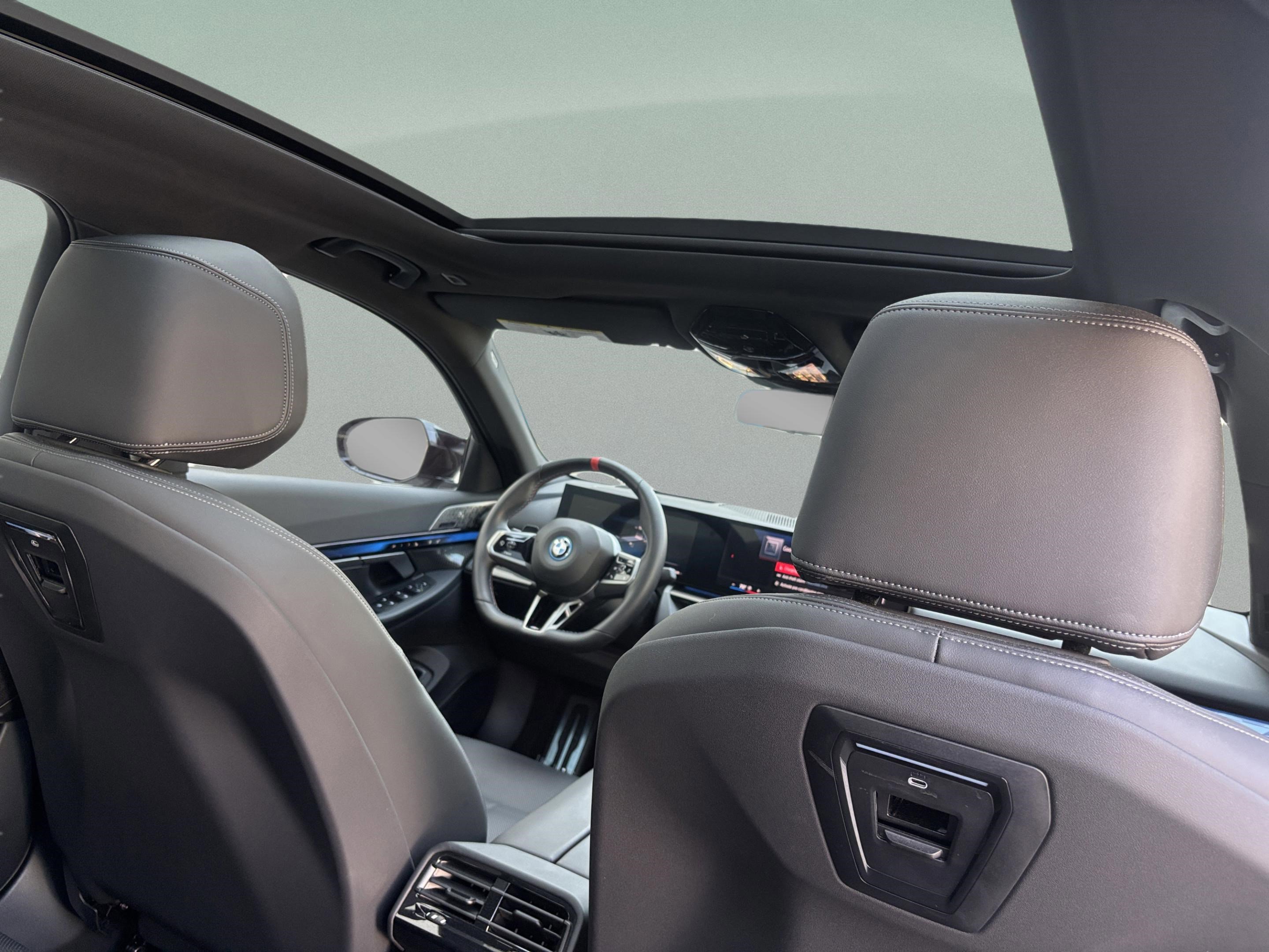 Used 2024 BMW i5 M60 w/ Premium Package image 32