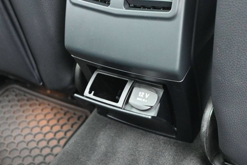 Used 2014 Mercedes-Benz E 250 BlueTEC Sedan image 25