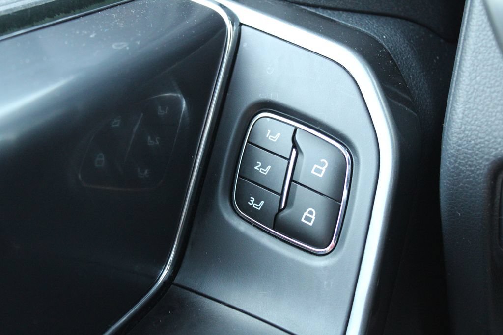 Used 2023 Ford F150 Lariat w/ Equipment Group 502A High AWD/4WD image 4
