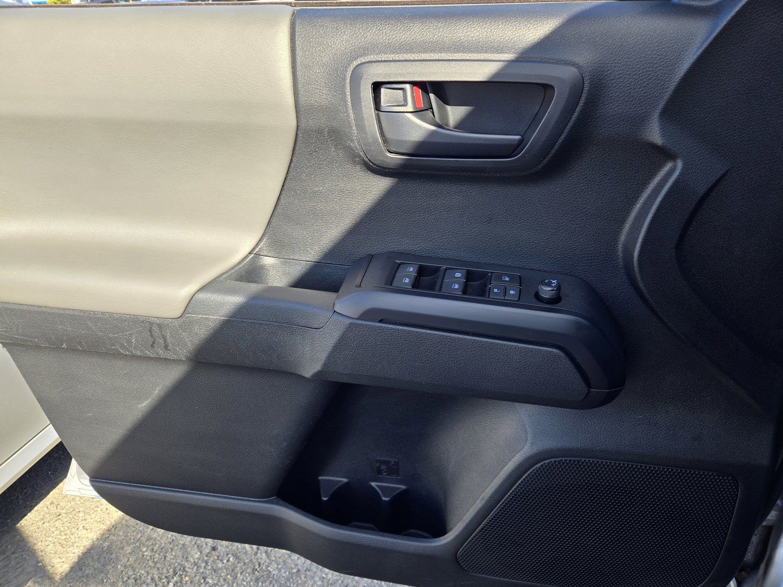 Used 2021 Toyota Tacoma SR w/ SR Convenience Package RWD image 25