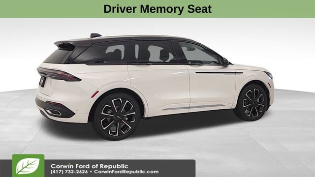 Used 2024 Lincoln Nautilus Reserve w/ Equipment Group 202A image 9