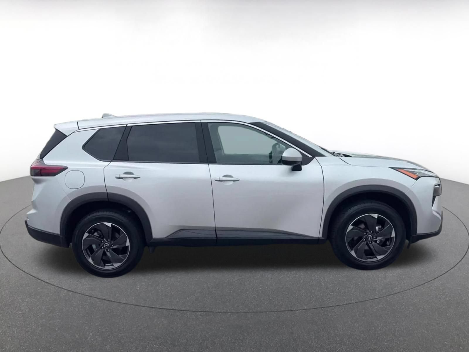 Used 2025 Nissan Rogue SV AWD/4WD image 13
