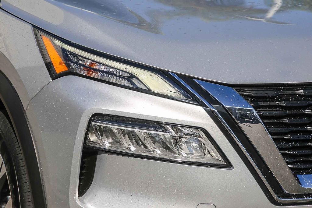 Used 2021 Nissan Rogue SV image 5