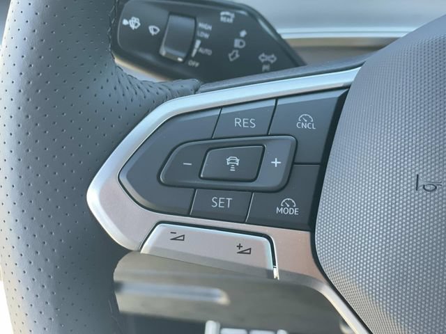 New 2026 Volkswagen Tiguan SE R-Line FWD image 8
