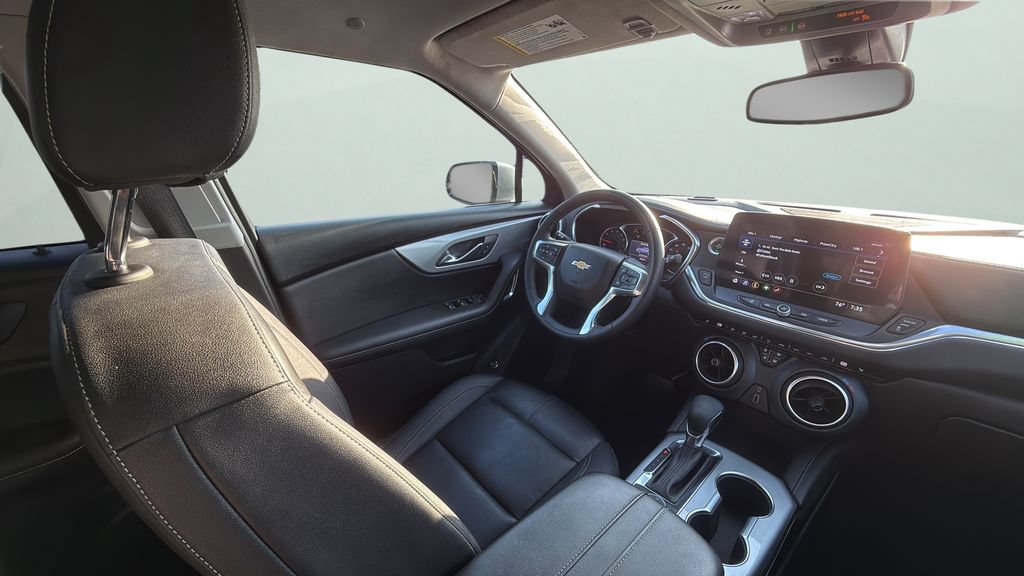 Used 2023 Chevrolet Blazer LT FWD image 17