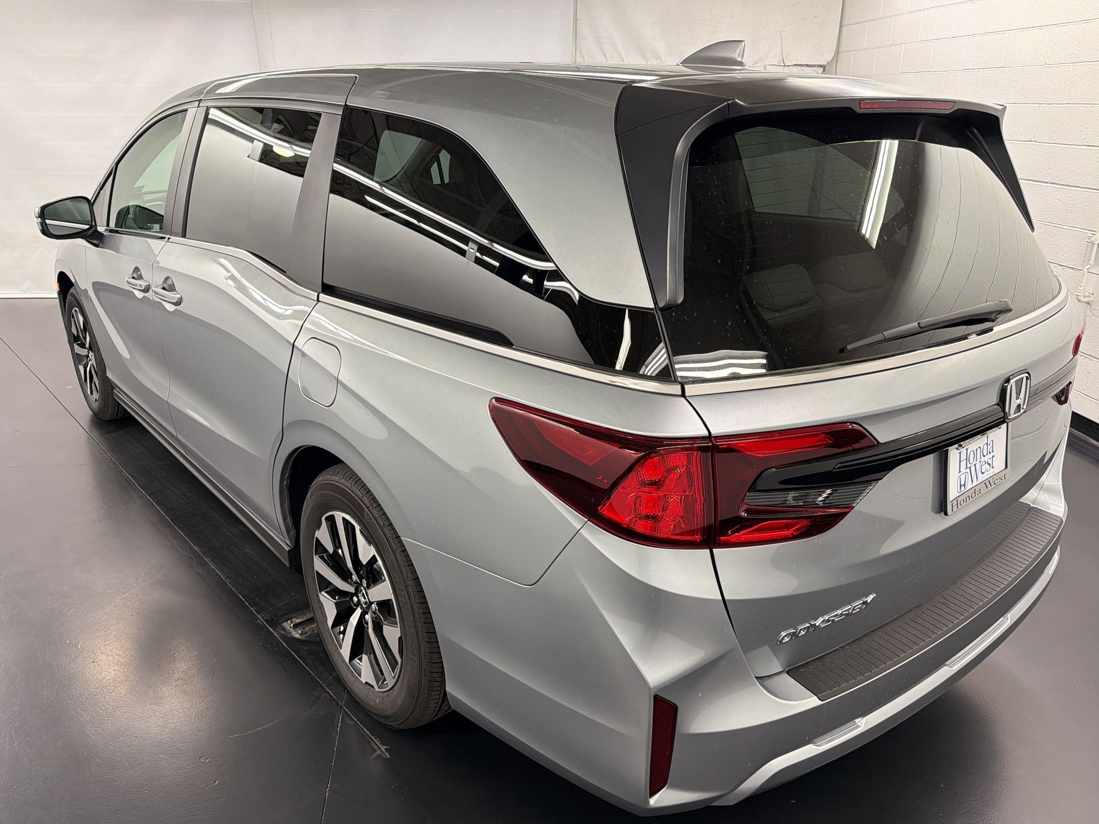New 2026 Honda Odyssey EX-L image 3