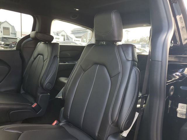 New 2026 Chrysler Pacifica Select image 14