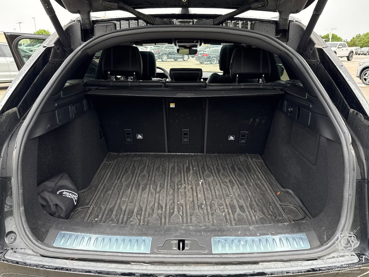 Used 2020 Land Rover Range Rover Velar R-Dynamic S AWD/4WD image 26