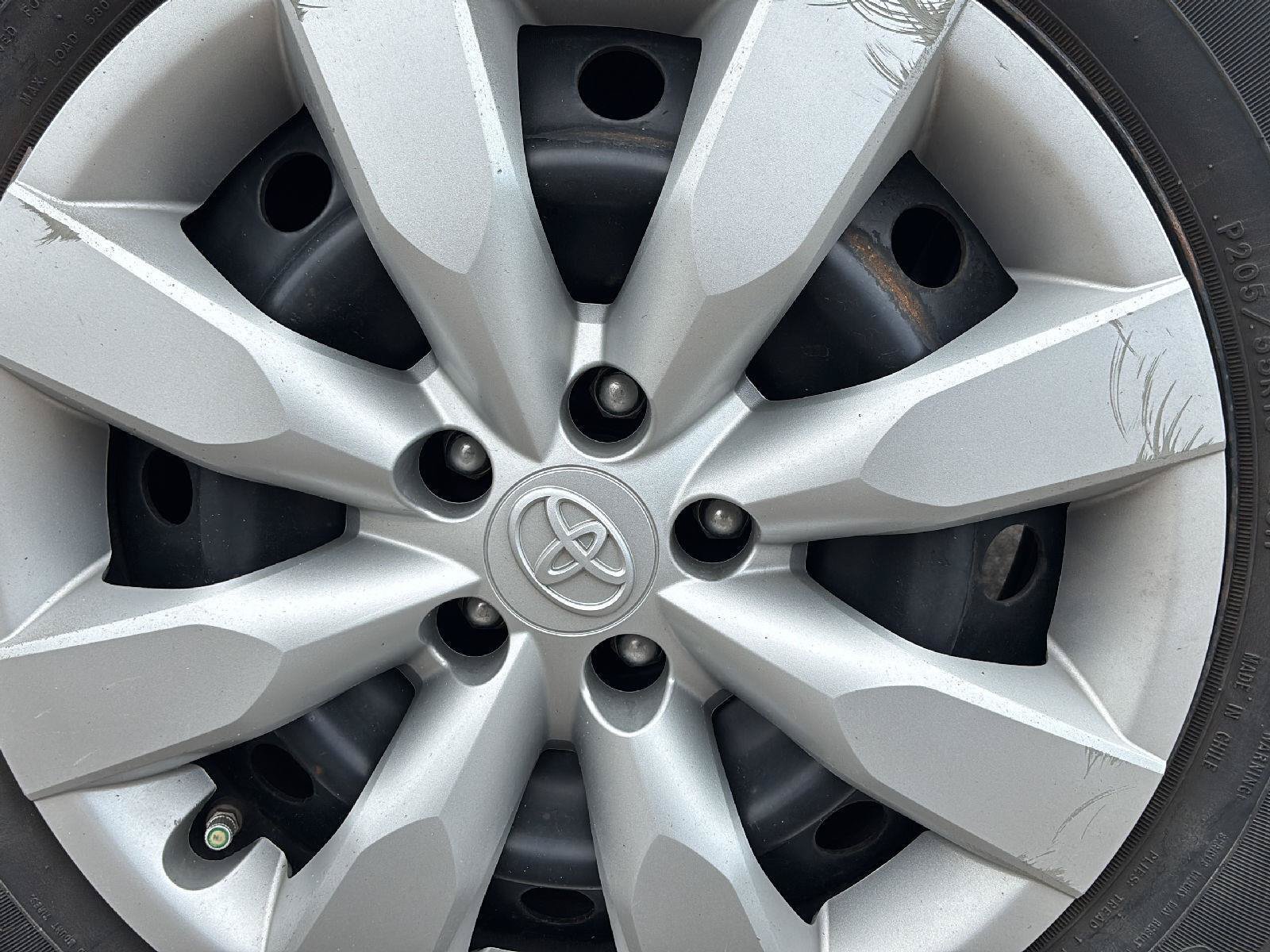 Used 2016 Toyota Corolla LE FWD image 33