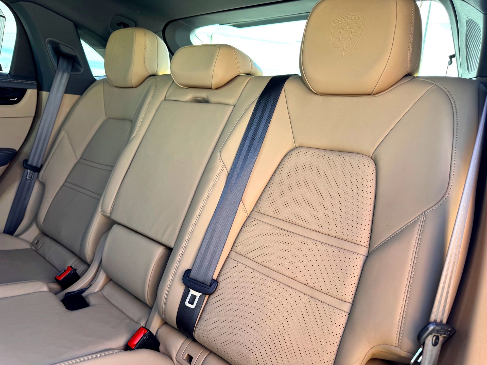 Used 2021 Porsche Cayenne S image 21