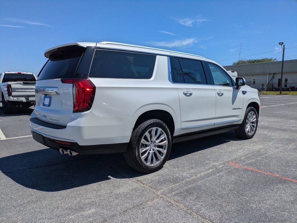 Used 2023 GMC Yukon XL Denali AWD/4WD image 4