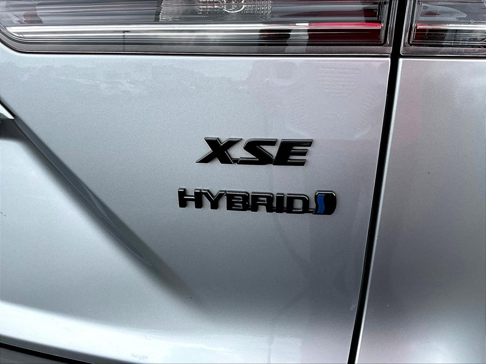 Used 2024 Toyota Corolla Cross AWD Hybrid w/ Convenience Package image 24