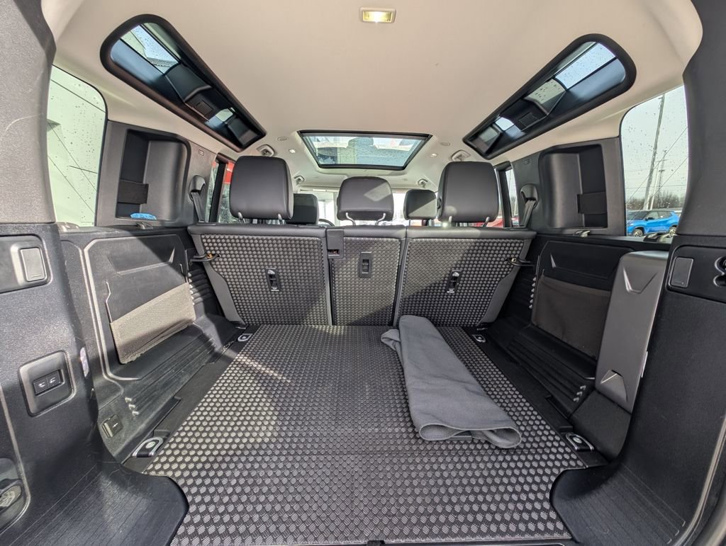Used 2024 Land Rover Defender 110 S image 11