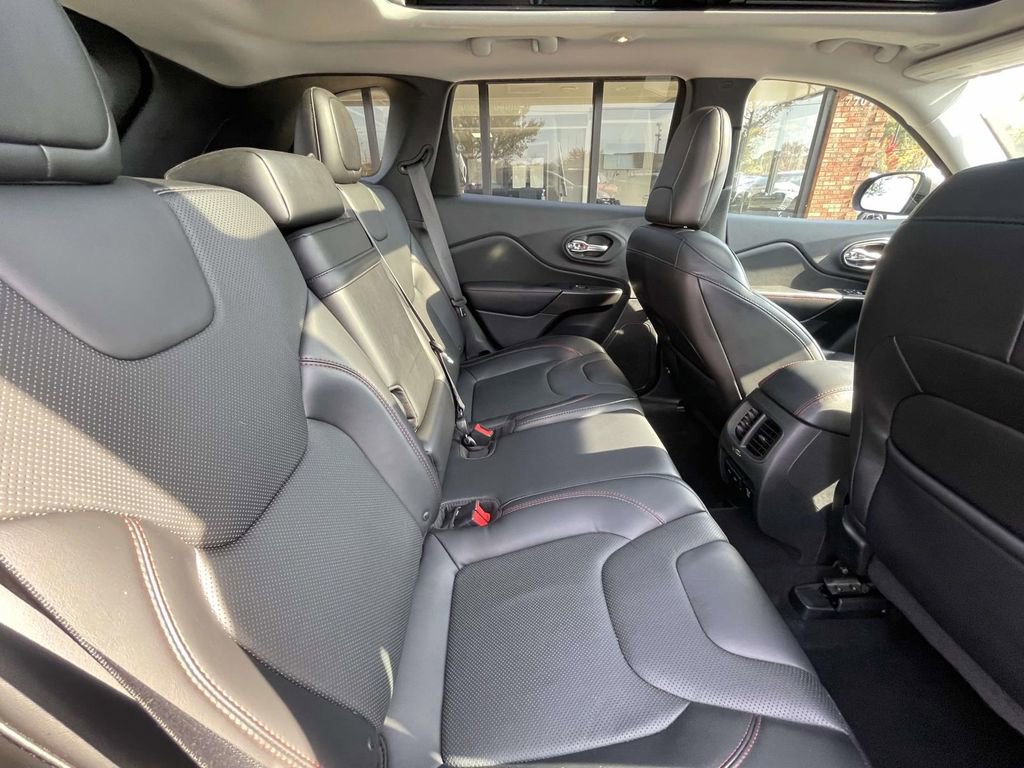 Used 2019 Jeep Cherokee Trailhawk image 19