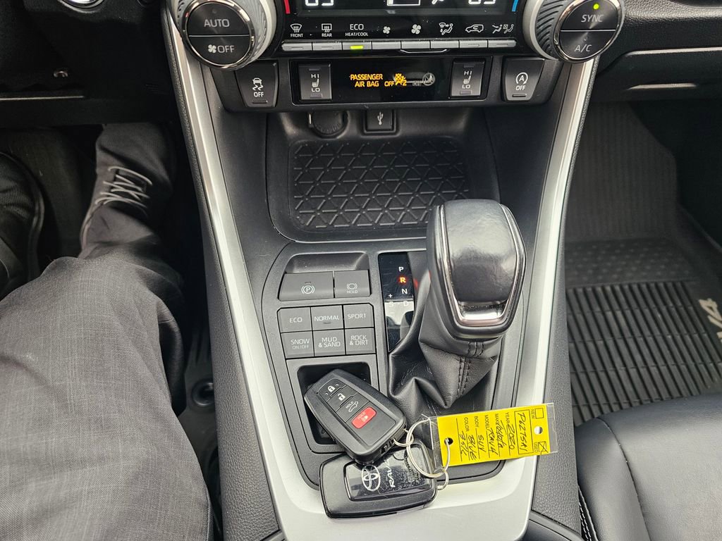 Used 2020 Toyota RAV4 XLE Premium image 25