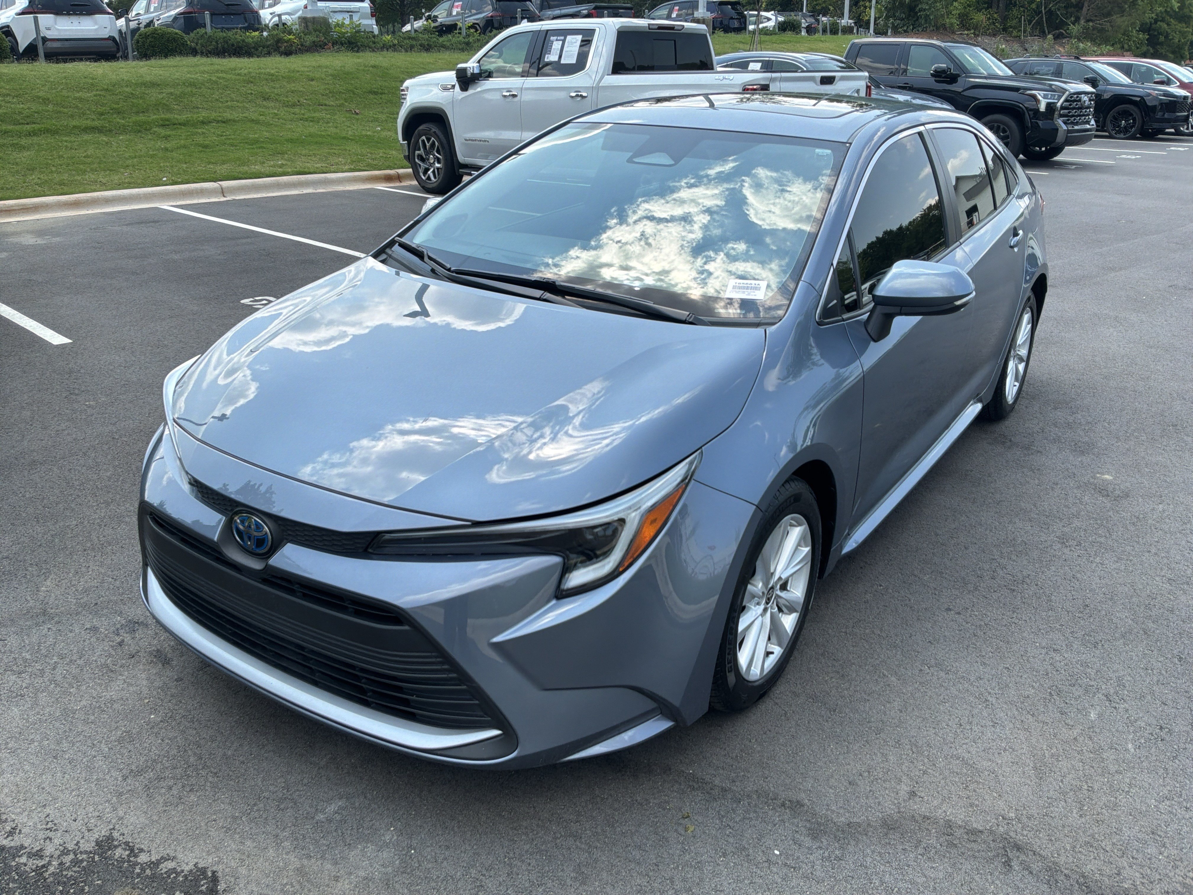 Used 2023 Toyota Corolla XLE FWD image 5
