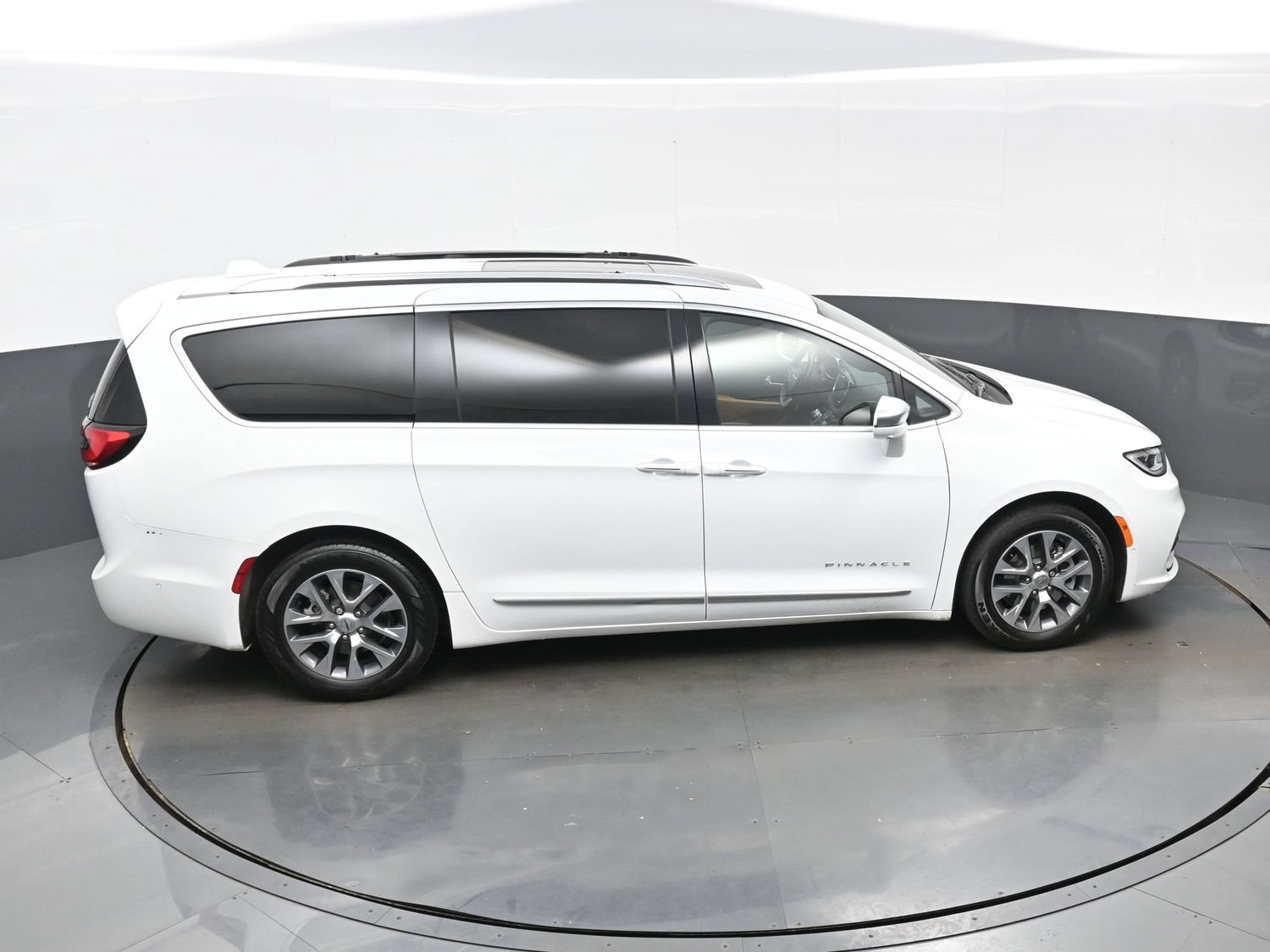 Used 2022 Chrysler Pacifica Pinnacle FWD image 40