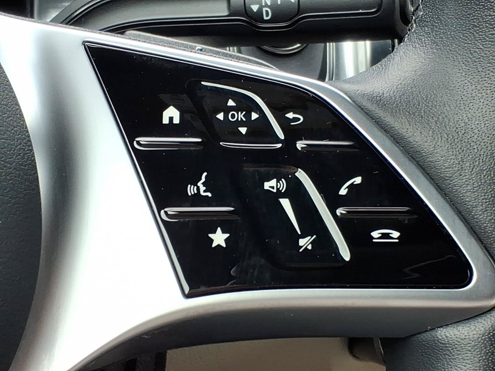 Certified 2025 Mercedes-Benz EQB 300 4MATIC image 25