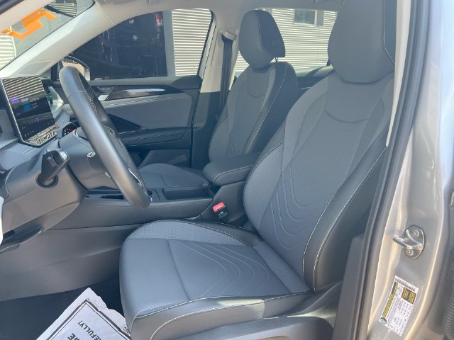 Used 2025 Volkswagen Tiguan SE AWD/4WD image 22